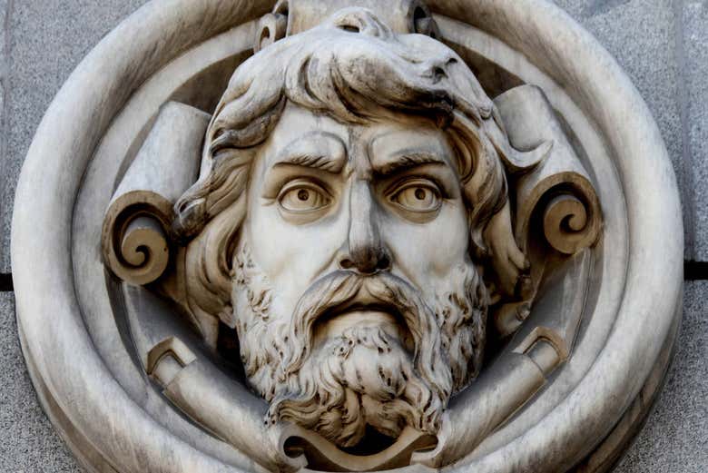 Detalles de la fachada del Banco de España