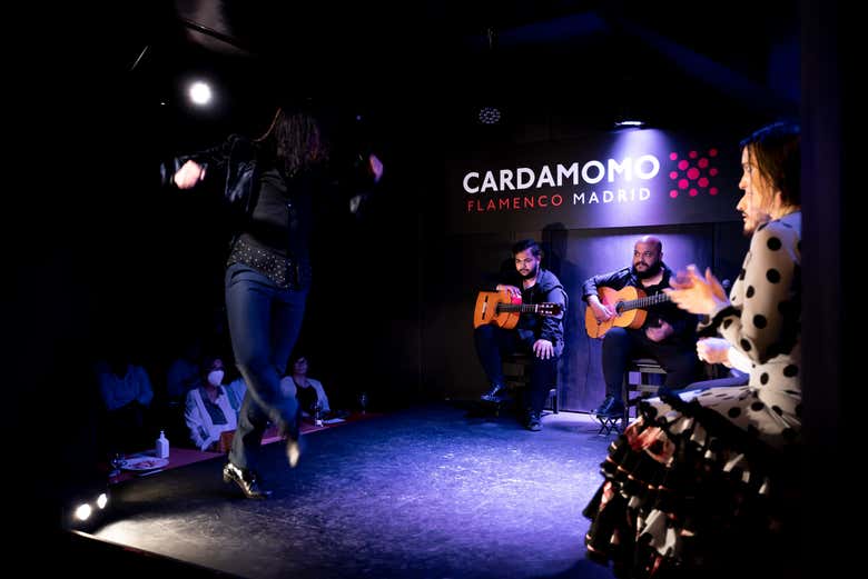 Disfrutando del espectáculo en el Cardamomo