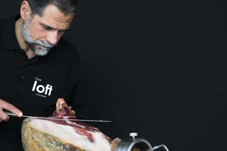 Cortando jamón 