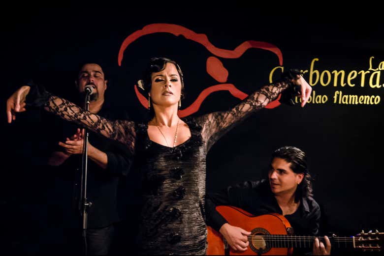 Disfrutando del flamenco en el tablao Las Carboneras