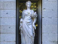 Escultura en el exterior del Museo del Prado