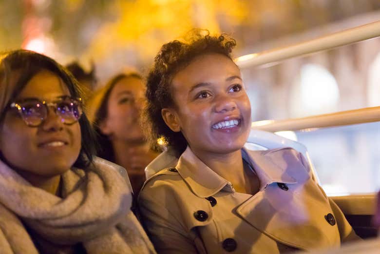 Disfrutando de las luces de Madrid en el Navibús